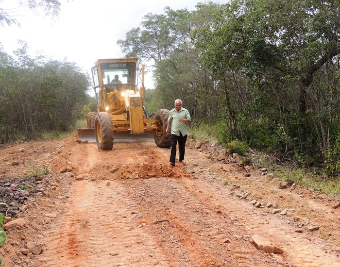Município inicia recuperação de estrada na zona rural  - Imagem 14