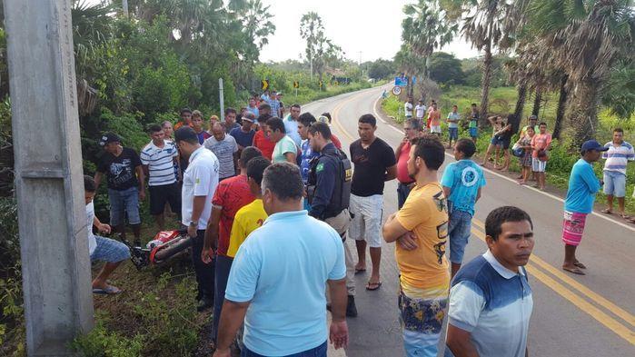 Motociclista morre ao passar reto em curva na BR-402 em Parnaíba (Crédito: Kairo Amaral)