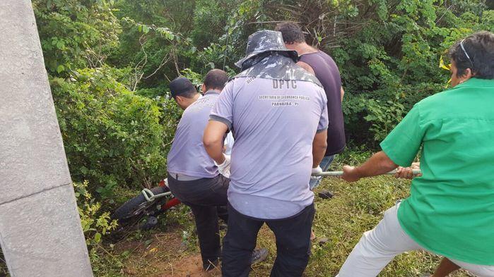 Motociclista morre ao passar reto em curva na BR-402 em Parnaíba (Crédito: Kairo Amaral)