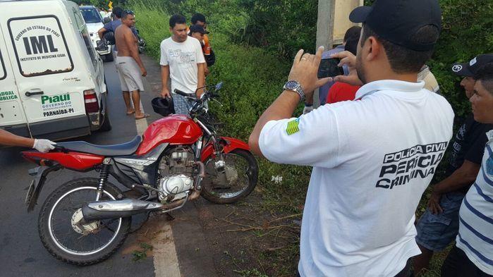 Motociclista morre ao passar reto em curva na BR-402 em Parnaíba (Crédito: Kairo Amaral)