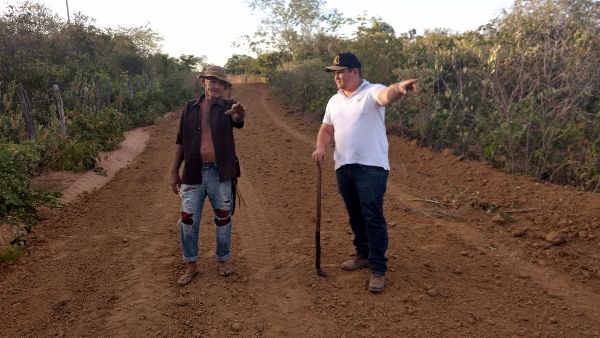 Prefeito continua com recuperação de estadas vicinais - Imagem 10