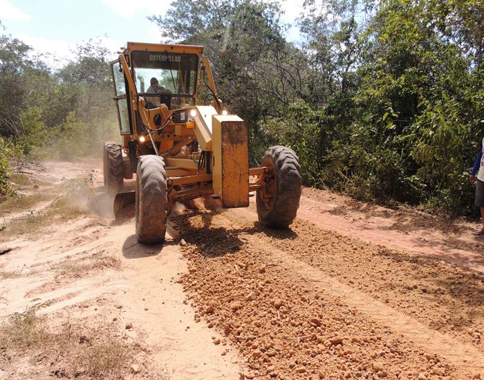 Município dá início a recuperação de estrada ao assentamento   - Imagem 9