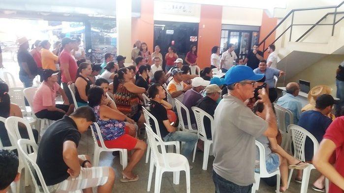 Município e feirantes em reunião buscam organizar feira - Imagem 2