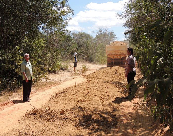 Município dá início a recuperação de estrada ao assentamento   - Imagem 3
