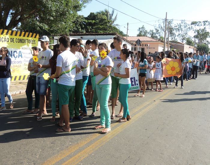 caminhada com alunos reforça o Dia de Combate a Exploração sexual  - Imagem 4