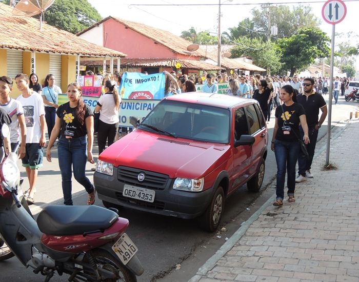 caminhada com alunos reforça o Dia de Combate a Exploração sexual  - Imagem 6
