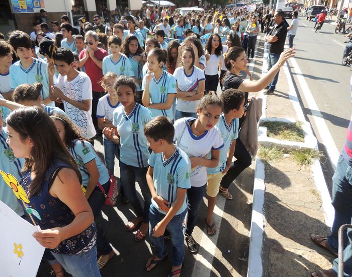caminhada com alunos reforça o Dia de Combate a Exploração sexual  - Imagem 11
