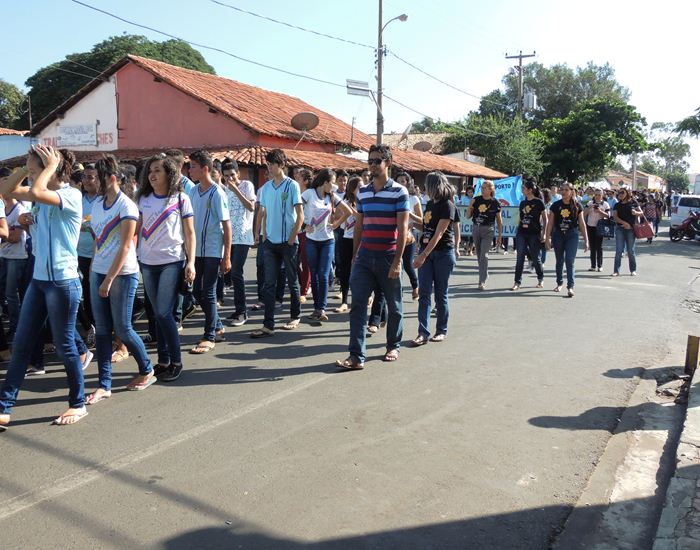 caminhada com alunos reforça o Dia de Combate a Exploração sexual  - Imagem 5