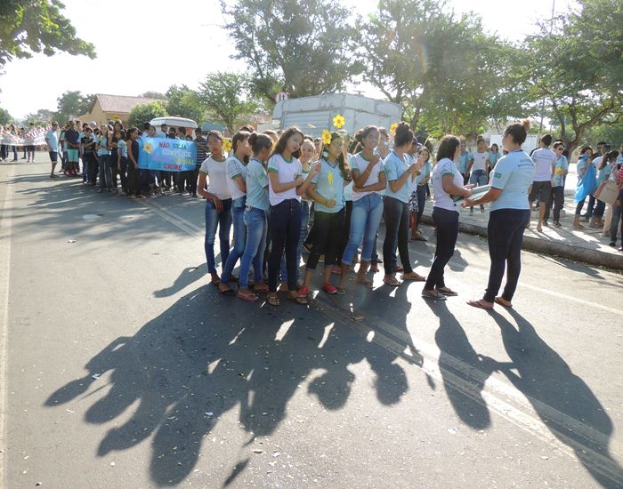 caminhada com alunos reforça o Dia de Combate a Exploração sexual  - Imagem 2