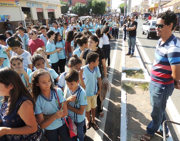 caminhada com alunos reforça o Dia de Combate a Exploração sexual  - Imagem 9