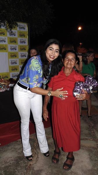 Mães são homenageadas durante evento em praça da cidade - Imagem 25
