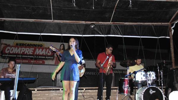 Mães são homenageadas durante evento em praça da cidade - Imagem 43