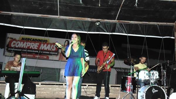 Mães são homenageadas durante evento em praça da cidade - Imagem 42