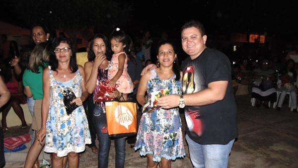 Mães são homenageadas durante evento em praça da cidade - Imagem 40