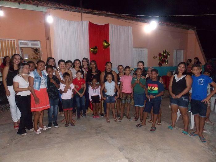Mães e filhos do SCFV ganham festinha. - Imagem 13