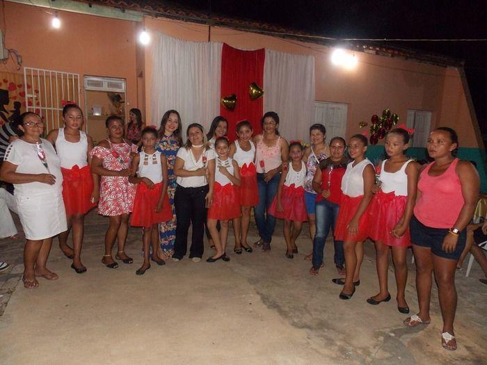 Mães e filhos do SCFV ganham festinha. - Imagem 11