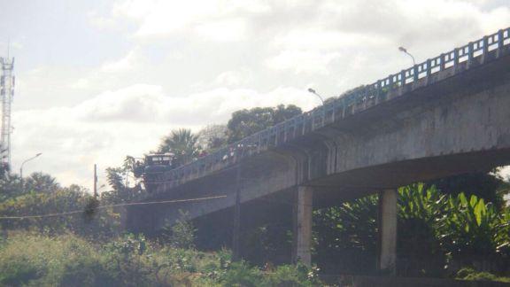 Homens caem de ponte após acidente em Parnaíba e passam bem - Imagem 3