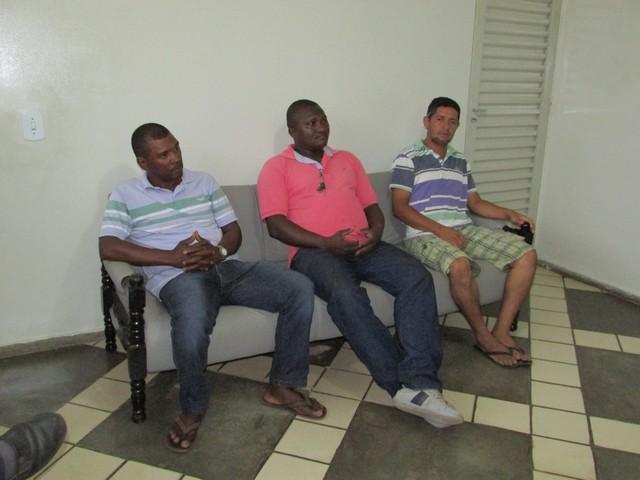 Prefeito Dr.Zé Maria Realiza Entrega de Coletes aos Vigilantes - Imagem 4