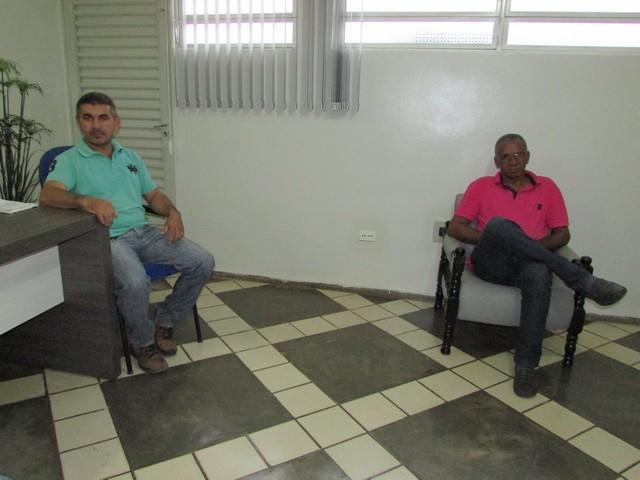 Prefeito Dr.Zé Maria Realiza Entrega de Coletes aos Vigilantes - Imagem 7