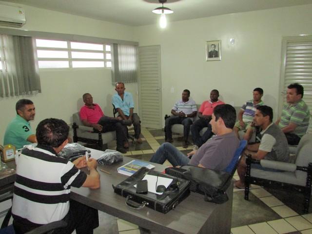 Prefeito Dr.Zé Maria Realiza Entrega de Coletes aos Vigilantes - Imagem 13