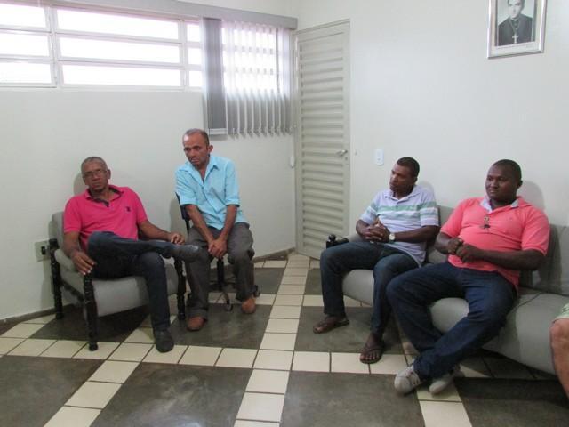 Prefeito Dr.Zé Maria Realiza Entrega de Coletes aos Vigilantes - Imagem 12