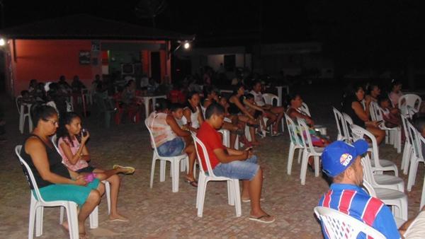 Sessão de cinema de rua é atração para crianças em Santo Inácio  - Imagem 5