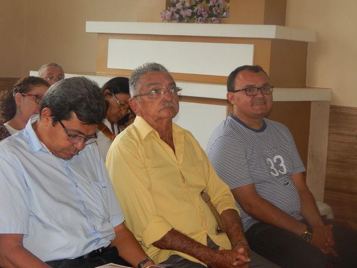 Prefeito e Ex. assistem missa do trabalhador