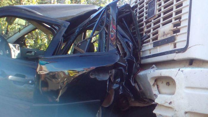 Gol é arrastado por carreta na BR 230 (Crédito: Edson Rego)