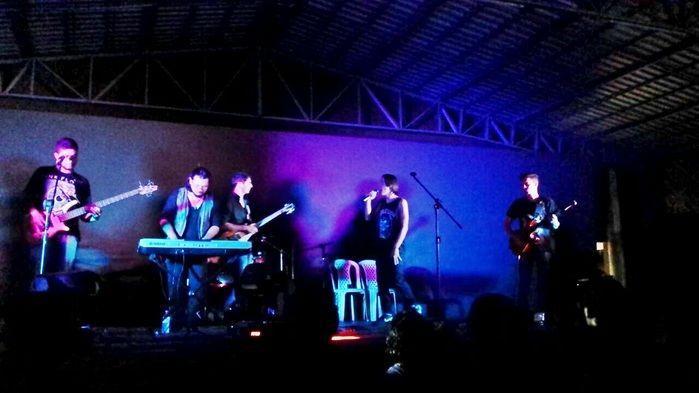 Banda Retrô dá um show em apresentação no Moto Fest em Piripiri - Imagem 1