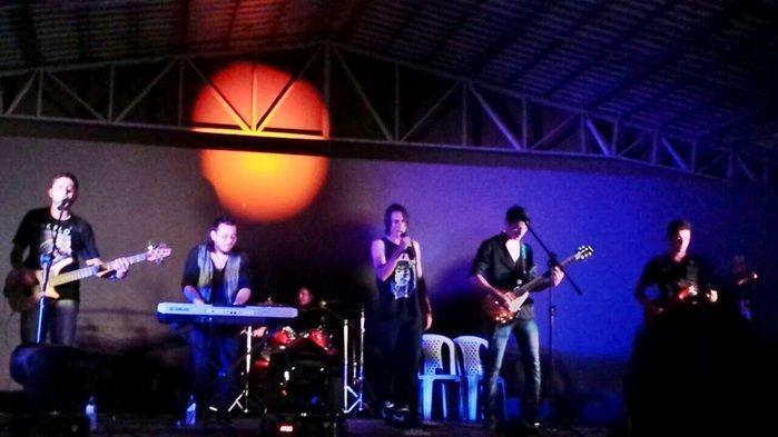 Banda Retrô dá um show em apresentação no Moto Fest em Piripiri - Imagem 5