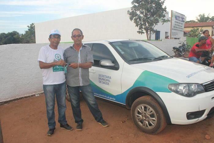 Secretário Jânio César entrega chave de veículo que ficará à disposição da comunidade 