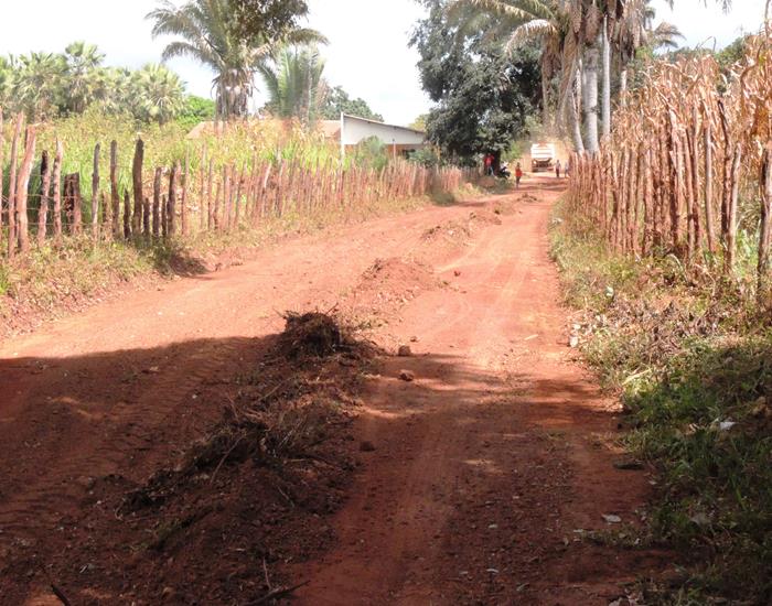 Município recupera estrada que liga Bairro Santa Fé ao Buritizinho - Imagem 7