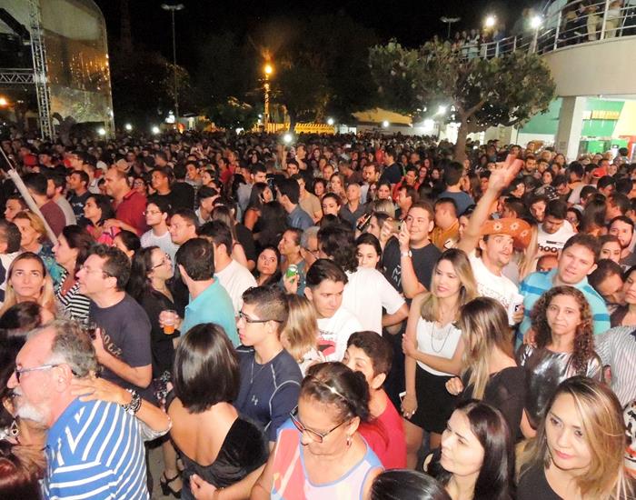 Público faz artistas se empolgarem pelo carisma nos shows - Imagem 47