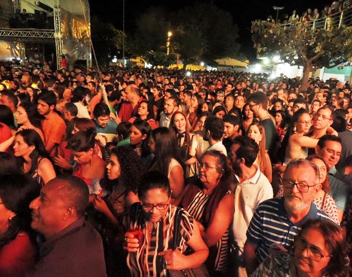 Público faz artistas se empolgarem pelo carisma nos shows - Imagem 14