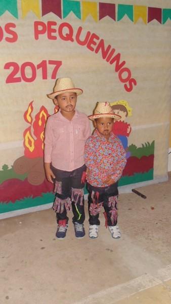 Crianças participam de apresentações na quadra de esporte  - Imagem 2