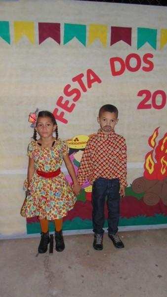 Crianças participam de apresentações na quadra de esporte  - Imagem 85