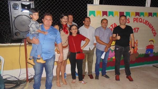 Crianças participam de apresentações na quadra de esporte  - Imagem 11