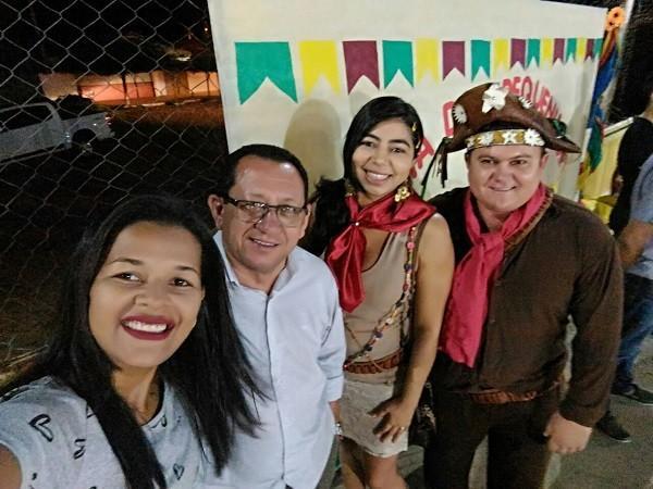 Crianças participam de apresentações na quadra de esporte  - Imagem 91