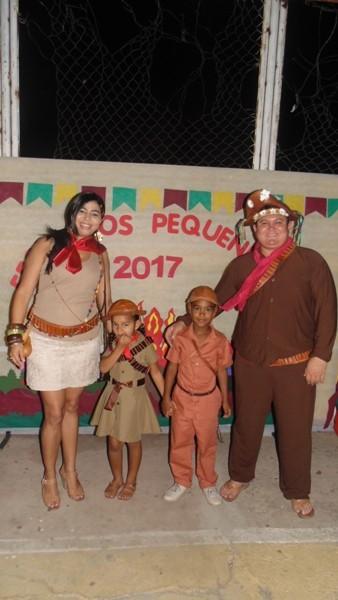 Crianças participam de apresentações na quadra de esporte  - Imagem 49