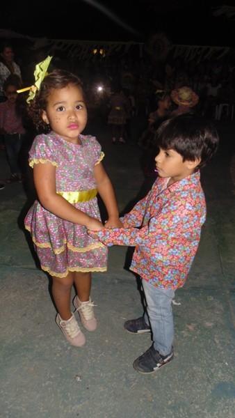 Crianças participam de apresentações na quadra de esporte  - Imagem 21