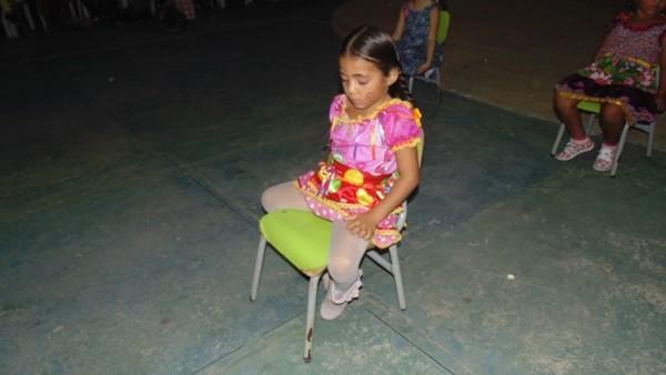 Crianças participam de apresentações na quadra de esporte  - Imagem 41