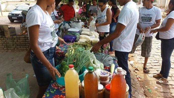 Alunos do Projovem Campo promovem Feira Solidária  - Imagem 1