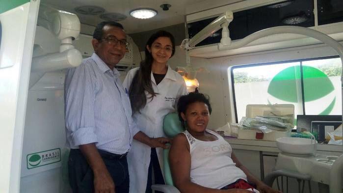 Entrega de próteses dentárias na Unidade Móvel Odontológica 