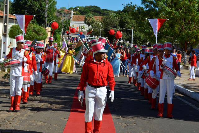 Vice-prefeita Lucia Lacerda partida da festa do Divino em Valença  - Imagem 6