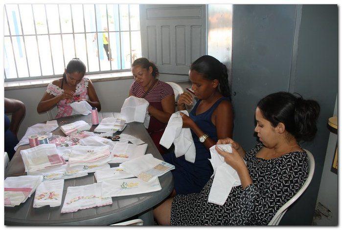 Cras realiza oficina de enxovais para o grupo de gestantes  - Imagem 1
