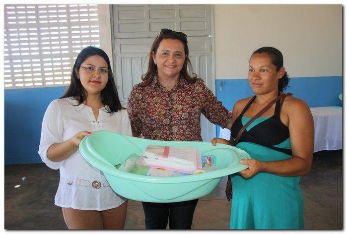 Cras realiza oficina de enxovais para o grupo de gestantes  - Imagem 19