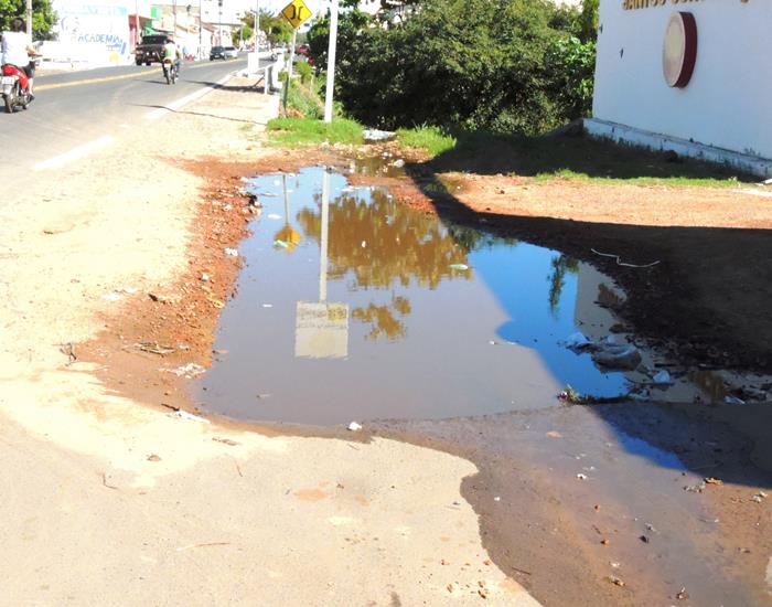 Município faz levantamento para retirar água poluída do meio da rua - Imagem 9