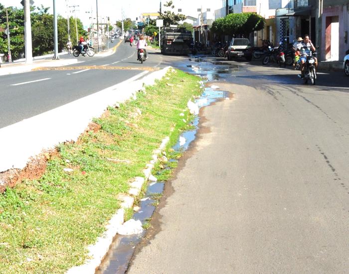 Município faz levantamento para retirar água poluída do meio da rua - Imagem 6