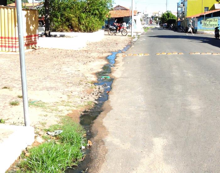 Município faz levantamento para retirar água poluída do meio da rua - Imagem 3