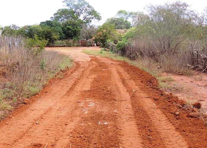 Município intensifica ações em estrada e esporte na zona rural - Imagem 30